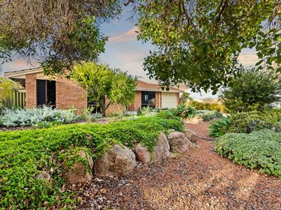 19 Pacific Way, Beldon WA 6027