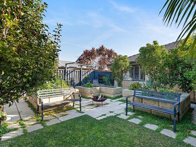24 Whyalla Circle, Port Kennedy WA 6172