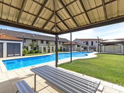 4/174 Lakeside Drive, Joondalup WA 6027