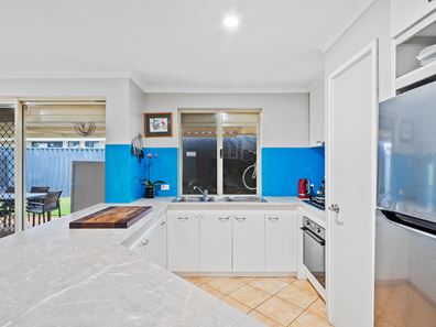 12 Manya Close, Greenfields WA 6210