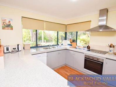 33 Roberts Street, Balingup WA 6253