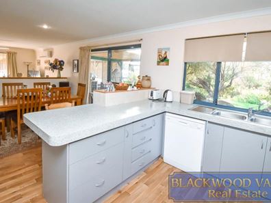 33 Roberts Street, Balingup WA 6253