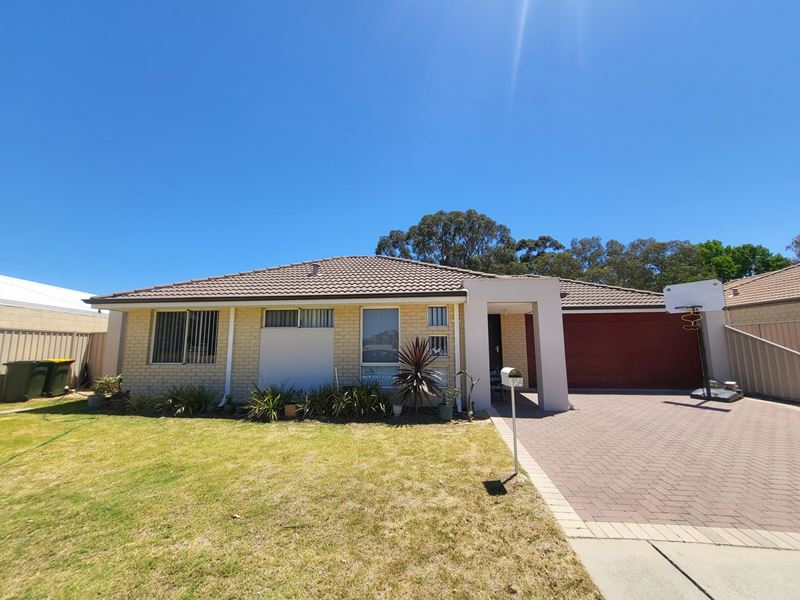 95A The Promenade, Wattle Grove WA 6107