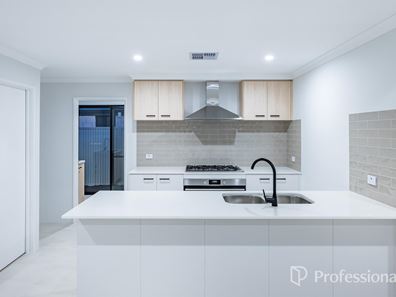 8 Hopetoun Drive, Eglinton WA 6034