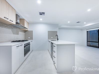 8 Hopetoun Drive, Eglinton WA 6034