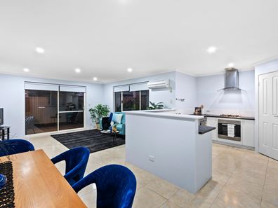 7 Hourn Way, Canning Vale WA 6155
