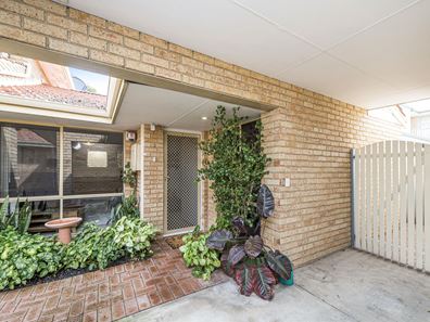 3/127 Robert Street, Como WA 6152