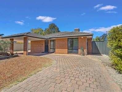 11 Kulungar Elbow, South Guildford WA 6055