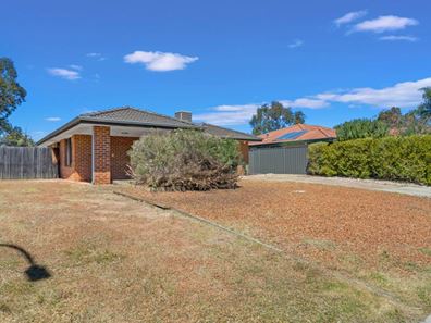 11 Kulungar Elbow, South Guildford WA 6055