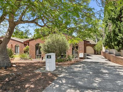 40 Legana Ave, Kingsley WA 6026