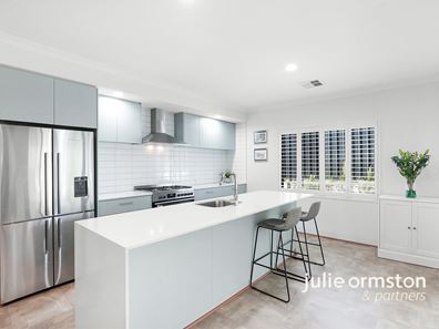 2 Avalon Close, Woodvale WA 6026