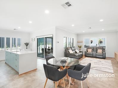 2 Avalon Close, Woodvale WA 6026