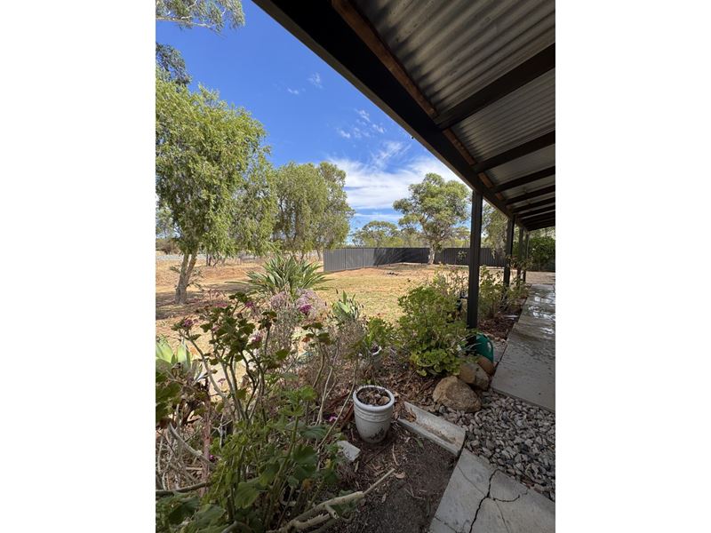 11/2 Eighth Rd, York WA 6302