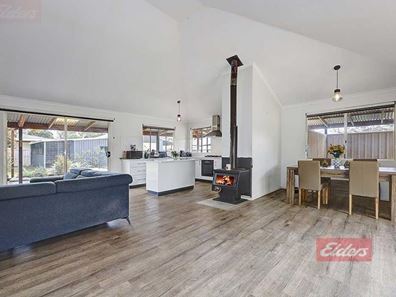 10 Cheetaning Street, Wandering WA 6308