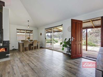 10 Cheetaning Street, Wandering WA 6308