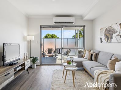 8/4 Wooramel Way, Nollamara WA 6061