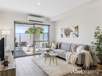 8/4 Wooramel Way, Nollamara WA 6061