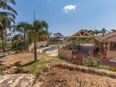 10 Nangana Way, Kalamunda WA 6076