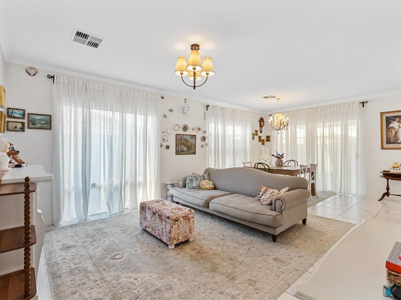 7 Mebbin Grove, Yanchep WA 6035
