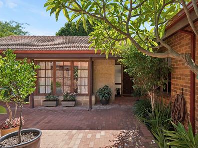2/24 Salvado Street, Cottesloe WA 6011