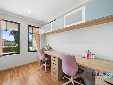 67 Briggs Street, South Lake WA 6164
