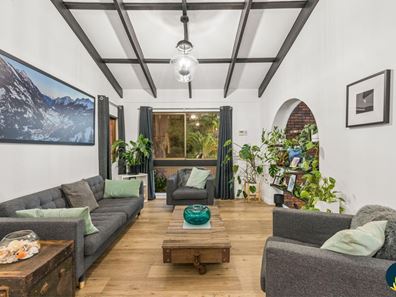 8 Eatts Road, Roleystone WA 6111