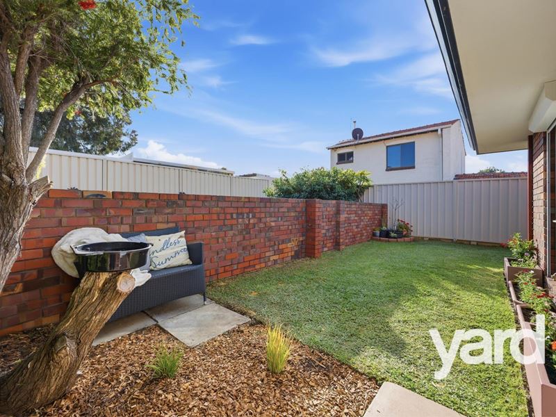 4/4 Petra Street, Palmyra WA 6157