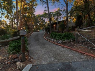 25 Kurrajong Street, Roleystone WA 6111