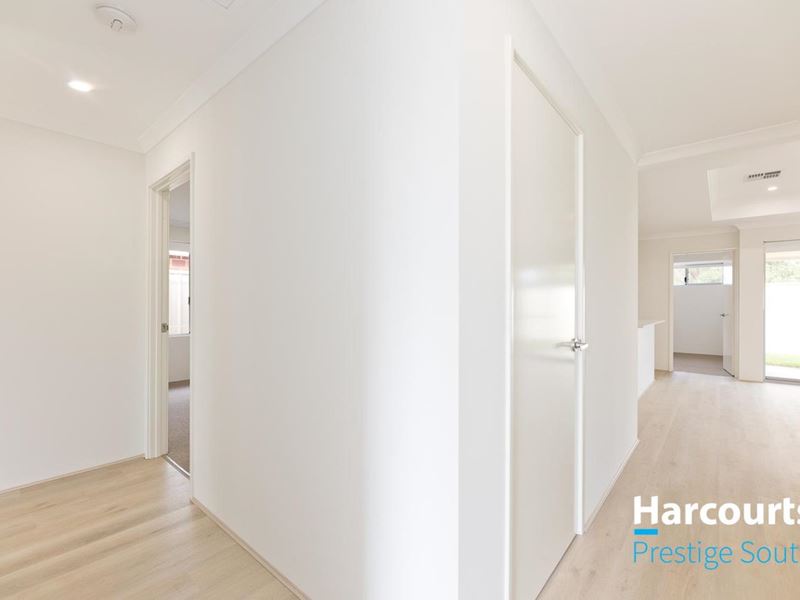 8 Palisade Street, Haynes WA 6112