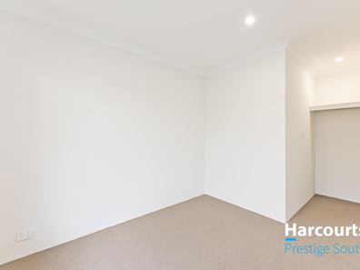 8 Palisade Street, Haynes WA 6112