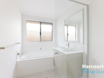 8 Palisade Street, Haynes WA 6112