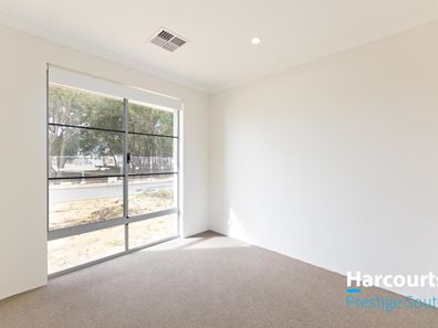 8 Palisade Street, Haynes WA 6112