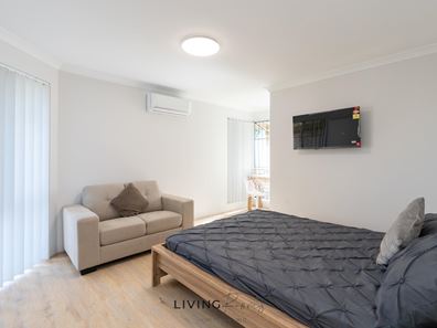 Room/1  10 Scholar Close, Marangaroo WA 6064