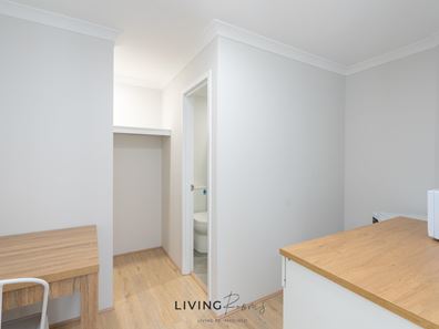 Room/1  10 Scholar Close, Marangaroo WA 6064