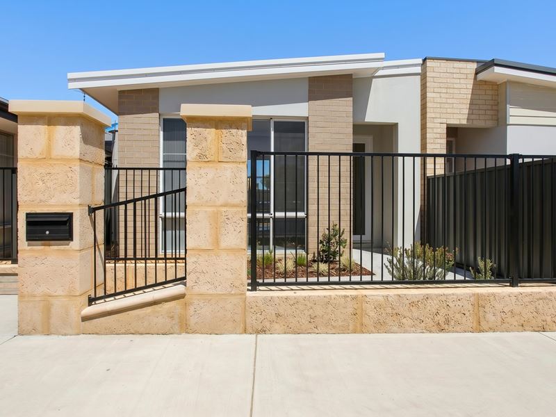 121 Badgerup Avenue, Lakelands WA 6180