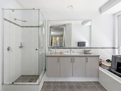 3 Lomatia Ramble, Halls Head WA 6210
