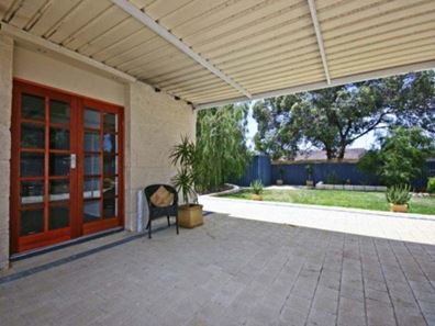 8 Glenside Crescent, Craigie WA 6025