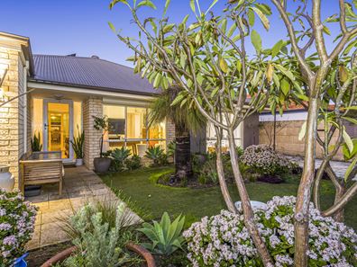 14 Possum Drive, Wannanup WA 6210