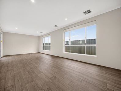 54 Wellington Avenue, Lakelands WA 6180