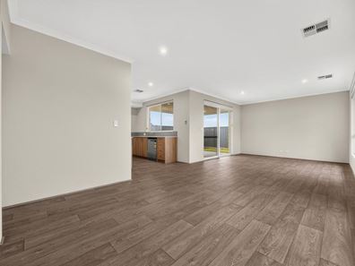 54 Wellington Avenue, Lakelands WA 6180