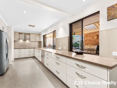 15 Harrington Crescent, Leeming WA 6149