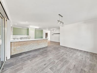 33 Weeloo Road, Waggrakine WA 6530