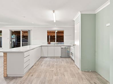 33 Weeloo Road, Waggrakine WA 6530