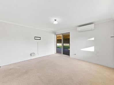 33 Weeloo Road, Waggrakine WA 6530