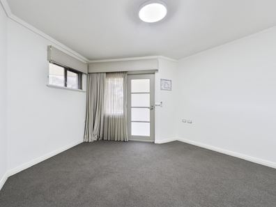 10B/4 Kitchener Road, Melville WA 6156