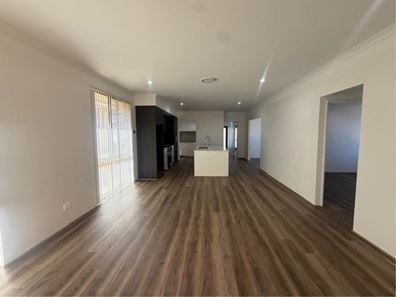 19 Menzie Rd, Hammond Park WA 6164