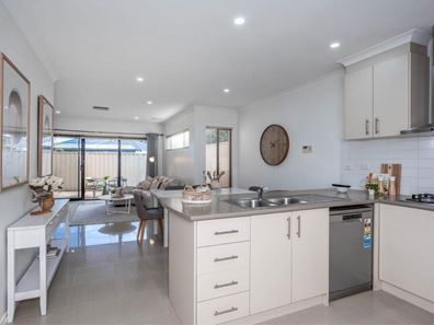 4C Ungaroo Rd, Westminster WA 6061