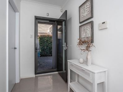 4C Ungaroo Rd, Westminster WA 6061