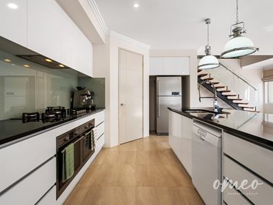 82 Boardwalk Boulevard, Halls Head WA 6210