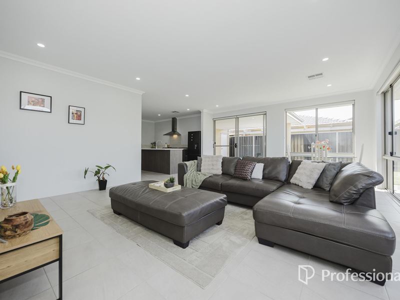 7A Hythe Road, Marangaroo WA 6064